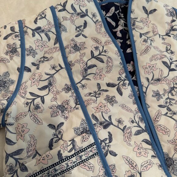 Reversible Quilted Cropped Floral Jacket Blues/White - Picture 4 of 12